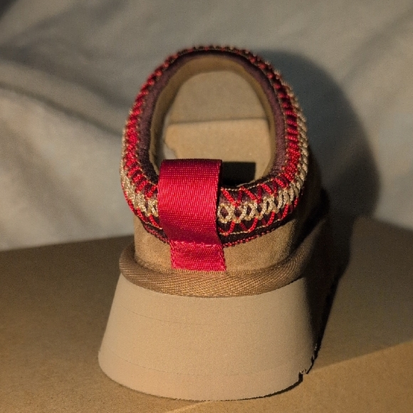 UGG Women's Footwear - Rich Tan - Picture 5 of 7